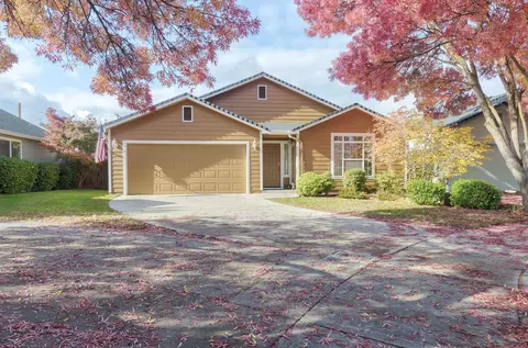 2452 Parkwood Village Ln, Central Point, OR 97502