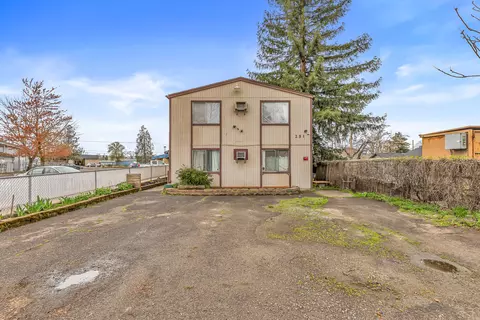 251 Beatty St, Medford, OR 97501