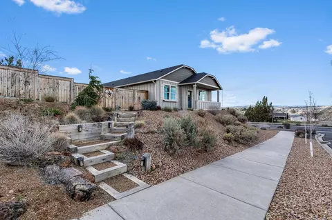 1017 SE Balsamroot Ln, Madras, OR 97741