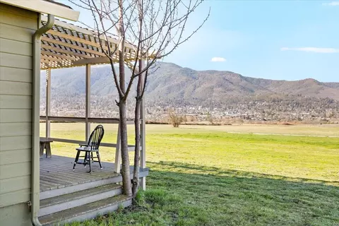 100 Ashland Acres St, Ashland, OR 97520