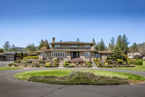 1145 Goldstone Dr, Central Point, OR 97502