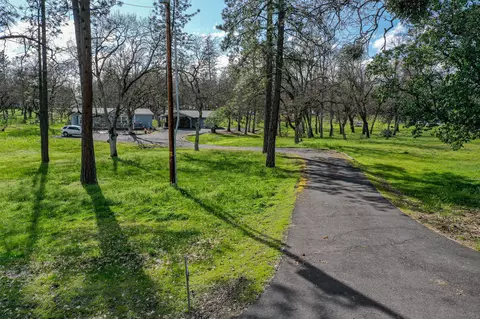 11433 Michael Rd, Central Point, OR 97502 photo 3