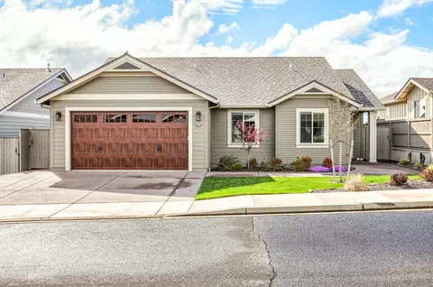 767 Sonoma Ct, Medford, OR 97504