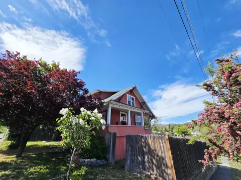 703 N 9th St, Klamath Falls, OR 97601
