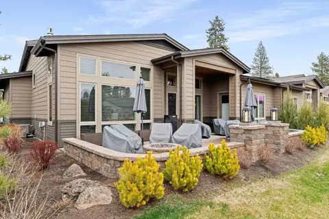 20335 SE Jack Benny Loop, Bend, OR 97702 photo 5