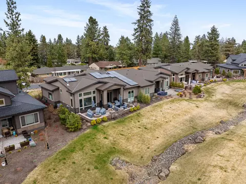 20335 SE Jack Benny Loop, Bend, OR 97702 photo 4