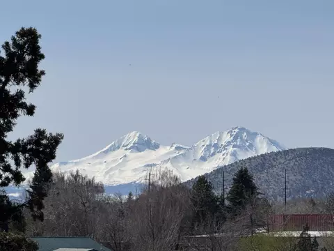 619 SW 15th St, Redmond, OR 97756