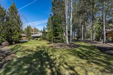 Exterior - 61704 Broken Top Dr, Bend, OR 97702 photo 6 of 10