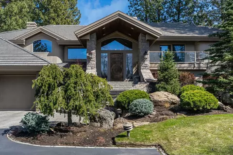 Exterior - 61704 Broken Top Dr, Bend, OR 97702 photo 3 of 10