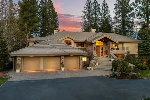 61704 Broken Top Dr, Bend, OR 97702