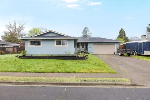 1075 N 5th St, Central Point, OR 97502