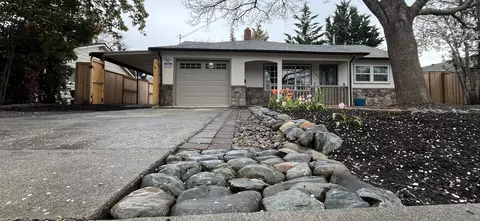 1107 NE A St, Grants Pass, OR 97526