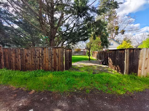 507 W 5th St, Phoenix, OR 97535 photo 5