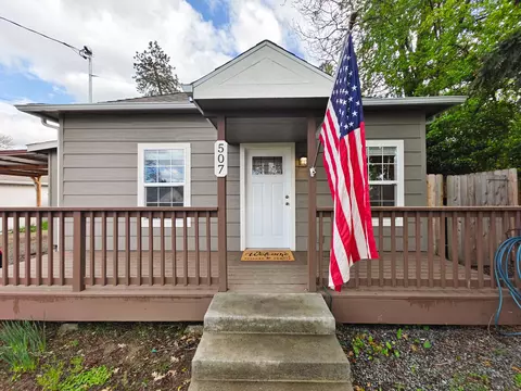 507 W 5th St, Phoenix, OR 97535