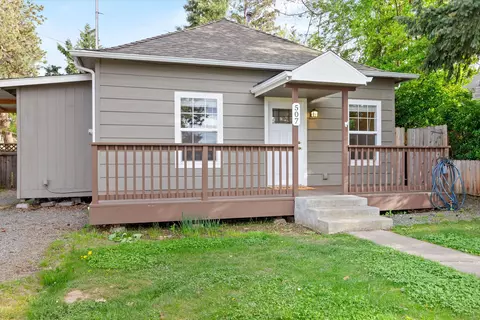 507 W 5th St, Phoenix, OR 97535 photo 7