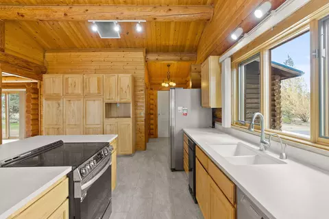 Kitchen - 9707 SW Willard Rd, Bend, OR 97701 photo 5 of 7