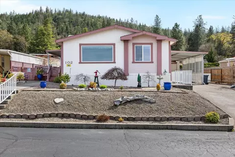 3955 S Stage Rd #102, Medford, OR 97501