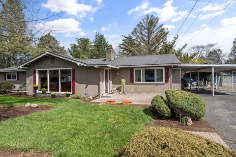 3312 Green Acres Dr, Central Point, OR 97502