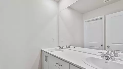 Bath - 20552 Button Brush Ave, Bend, OR 97702 photo 2 of 3
