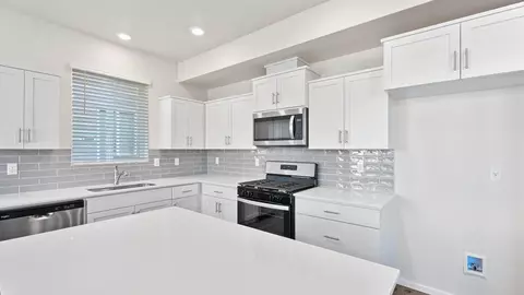 Kitchen - 20552 Button Brush Ave, Bend, OR 97702 photo 2 of 3