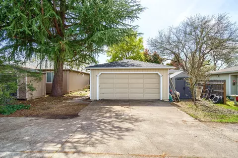 3107 Cody St, Medford, OR 97504