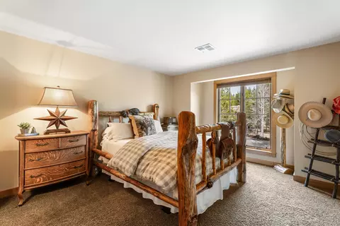 Bedroom - 56735 Nest Pine Dr, Bend, OR 97707 photo 3 of 6