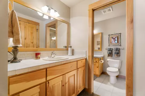 Bath - 56735 Nest Pine Dr, Bend, OR 97707 photo 6 of 10