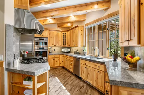 Kitchen - 56735 Nest Pine Dr, Bend, OR 97707 photo 1 of 6