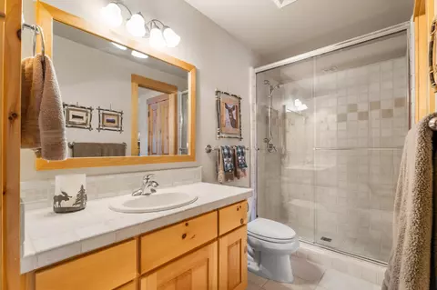 Bath - 56735 Nest Pine Dr, Bend, OR 97707 photo 7 of 10