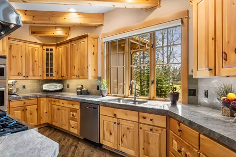 Kitchen - 56735 Nest Pine Dr, Bend, OR 97707 photo 2 of 6