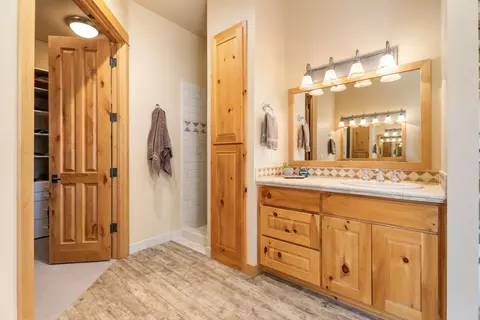Bath - 56735 Nest Pine Dr, Bend, OR 97707 photo 1 of 10