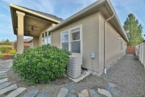 1013 Pumpkin Rdg, Eagle Point, OR 97524 photo 34