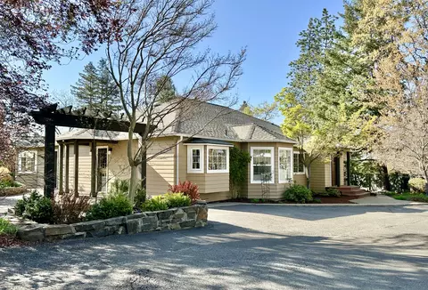 2570 Siskiyou Blvd, Ashland, OR 97520