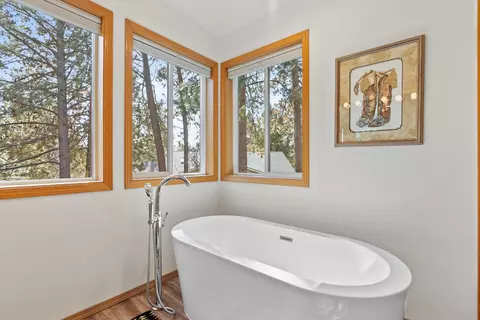 Bath - 61250 15th St, Bend, OR 97702 photo 3 of 9