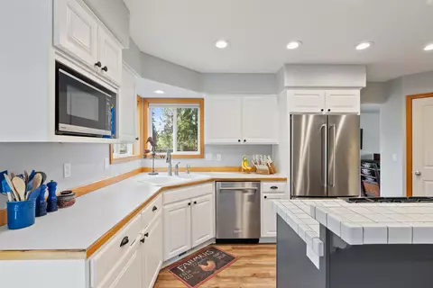 Kitchen - 61250 15th St, Bend, OR 97702 photo 5 of 6