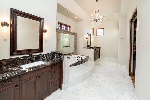 Bath - 23021 Brushline Ct, Bend, OR 97701 photo 1 of 6