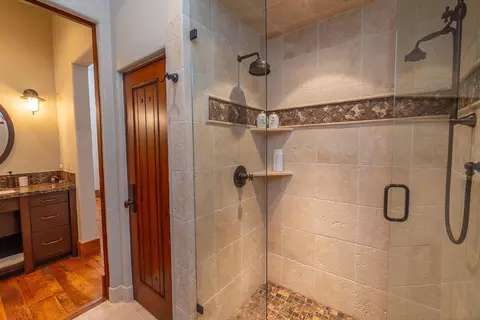Bath - 23021 Brushline Ct, Bend, OR 97701 photo 5 of 6