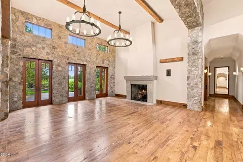 Living - 23021 Brushline Ct, Bend, OR 97701 photo 3 of 4