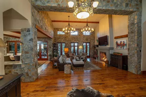 Living - 23021 Brushline Ct, Bend, OR 97701 photo 2 of 2