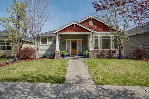 4691 Hathaway Dr, Medford, OR 97504
