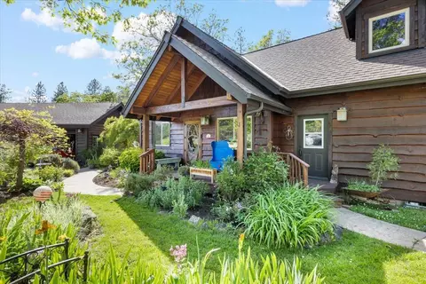 8629 Monument Dr, Grants Pass, OR 97526