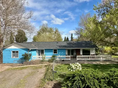 401 Oregon Ter, Medford, OR 97504