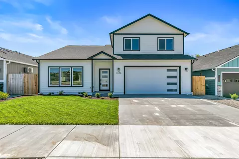1676 Monarch Ln, Medford, OR 97504