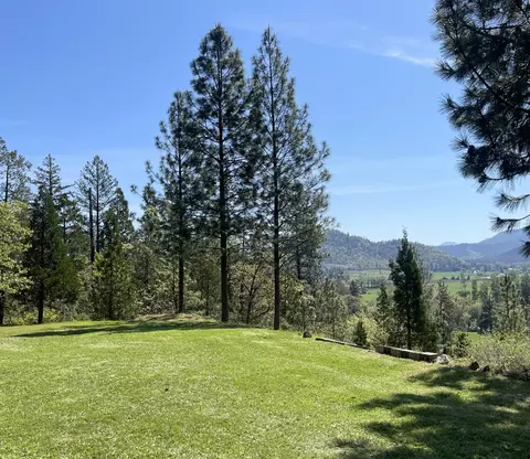 978 Fish Hatchery Rd, Grants Pass, OR 97527