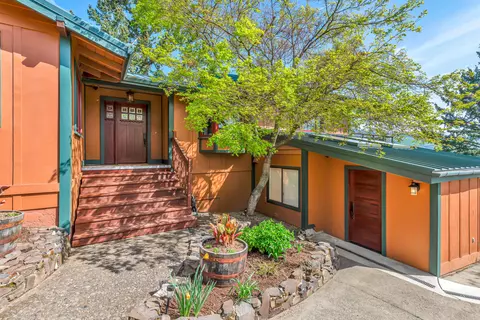 636 Walnut St, Ashland, OR 97520