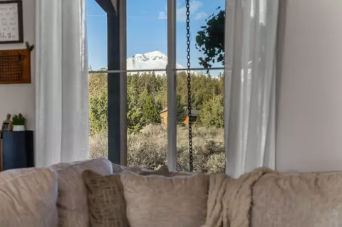Living - 66380 Jericho Rd, Bend, OR 97703 photo 2 of 5