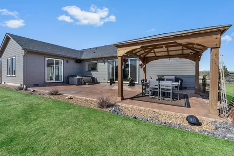 Exterior - 66380 Jericho Rd, Bend, OR 97703 photo 6 of 13