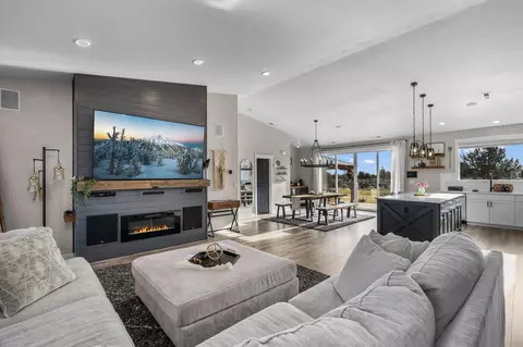 Living - 66380 Jericho Rd, Bend, OR 97703 photo 4 of 5
