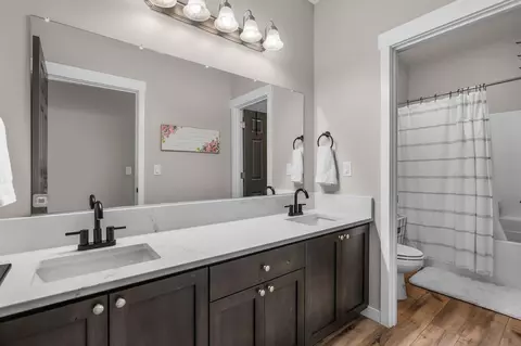 Bath - 66380 Jericho Rd, Bend, OR 97703 photo 4 of 4