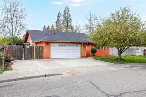 1044 SW Kokanee Ln, Grants Pass, OR 97527